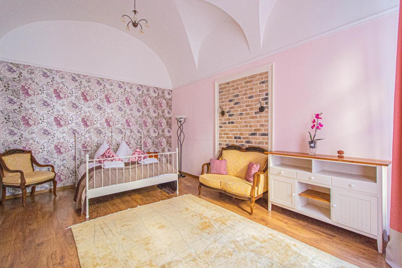 Astronomical Clock Suite By Ruterra Praga Exterior foto